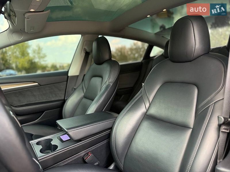 Седан Tesla Model 3 2021 в Кривому Розі