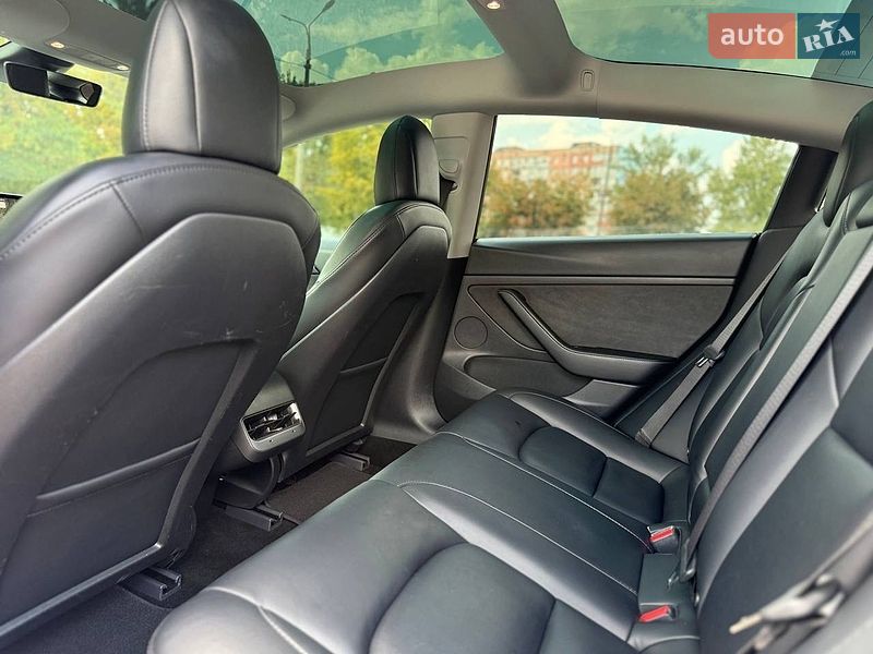 Седан Tesla Model 3 2021 в Кривому Розі