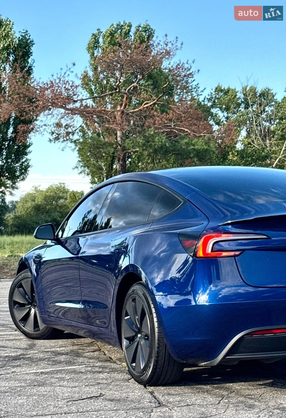 2025 Tesla Model 3 - мініатюра 8