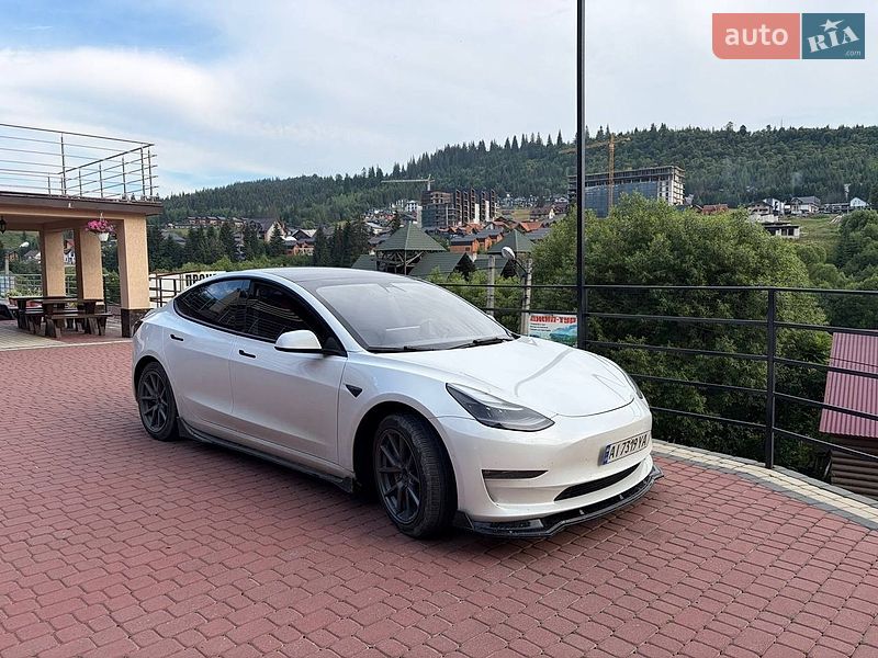 Седан Tesla Model 3 2021 в Киеве