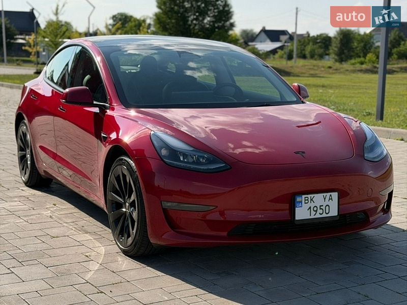Седан Tesla Model 3 2022 в Ровно