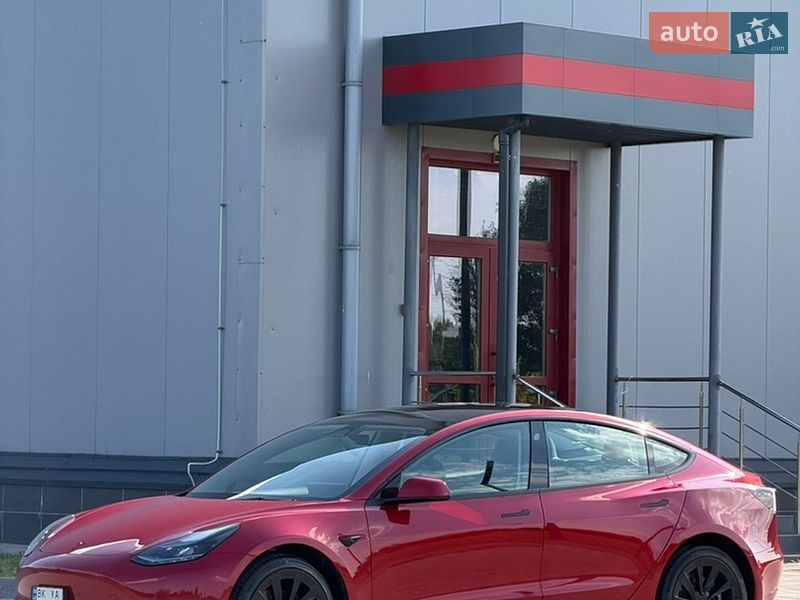 Седан Tesla Model 3 2022 в Ровно