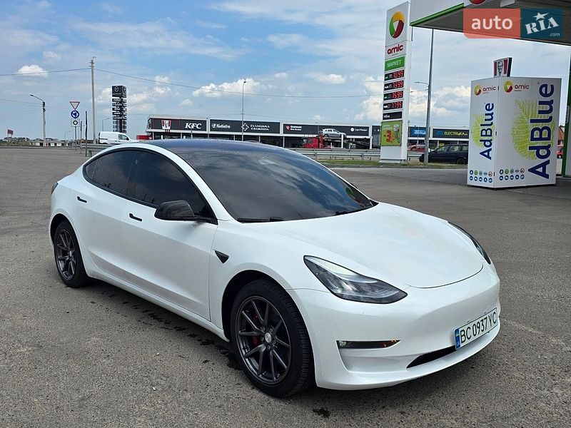 Седан Tesla Model 3 2018 в Львове