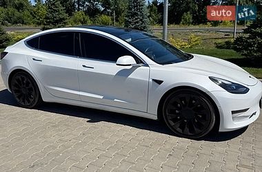 Седан Tesla Model 3 2020 в Києві