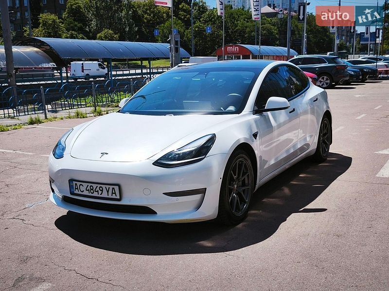 Седан Tesla Model 3 2020 в Києві