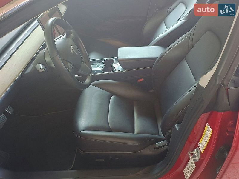 Седан Tesla Model 3 2018 в Львові