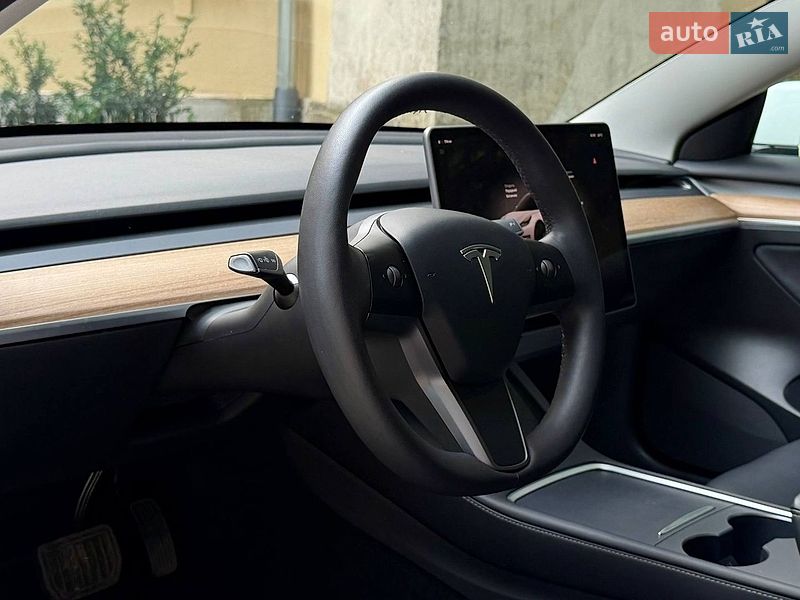 Седан Tesla Model 3 2022 в Львове