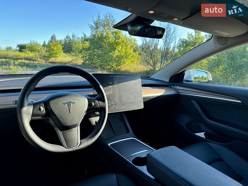 Седан Tesla Model 3 2021 в Киеве