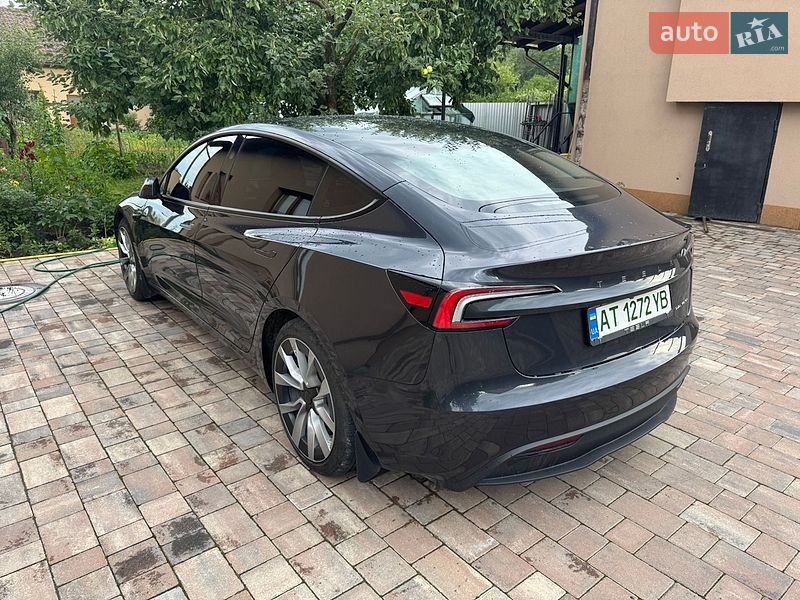 Седан Tesla Model 3 2025 в Коломые