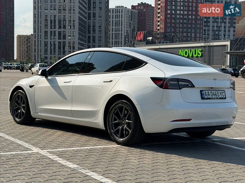 Седан Tesla Model 3 2022 в Києві