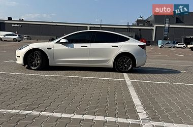 Седан Tesla Model 3 2022 в Києві