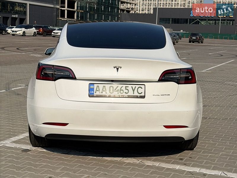 Седан Tesla Model 3 2022 в Києві