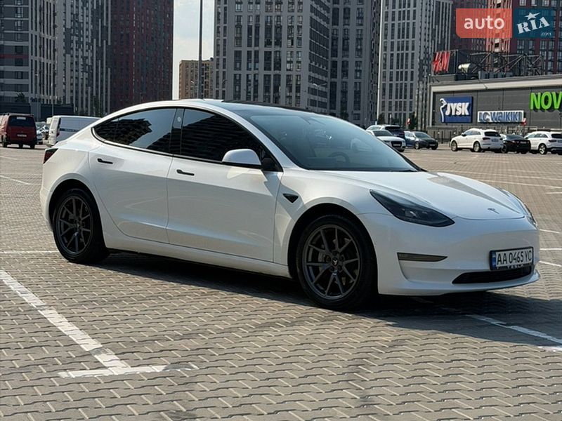 Седан Tesla Model 3 2022 в Києві