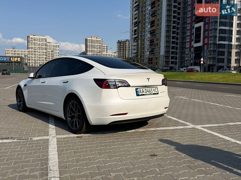 Седан Tesla Model 3 2022 в Києві