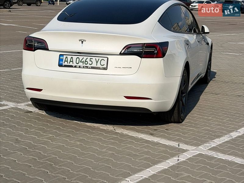 Седан Tesla Model 3 2022 в Києві