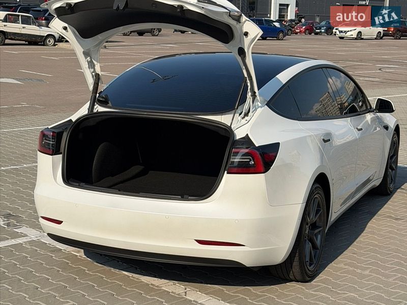 Седан Tesla Model 3 2022 в Києві