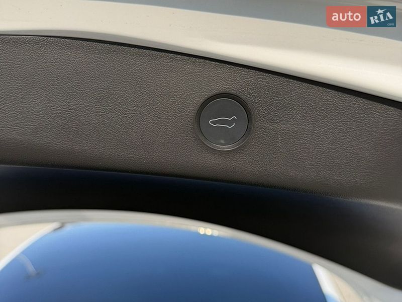 Седан Tesla Model 3 2022 в Києві