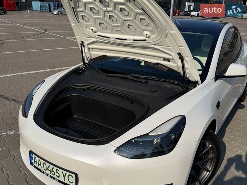 Седан Tesla Model 3 2022 в Києві