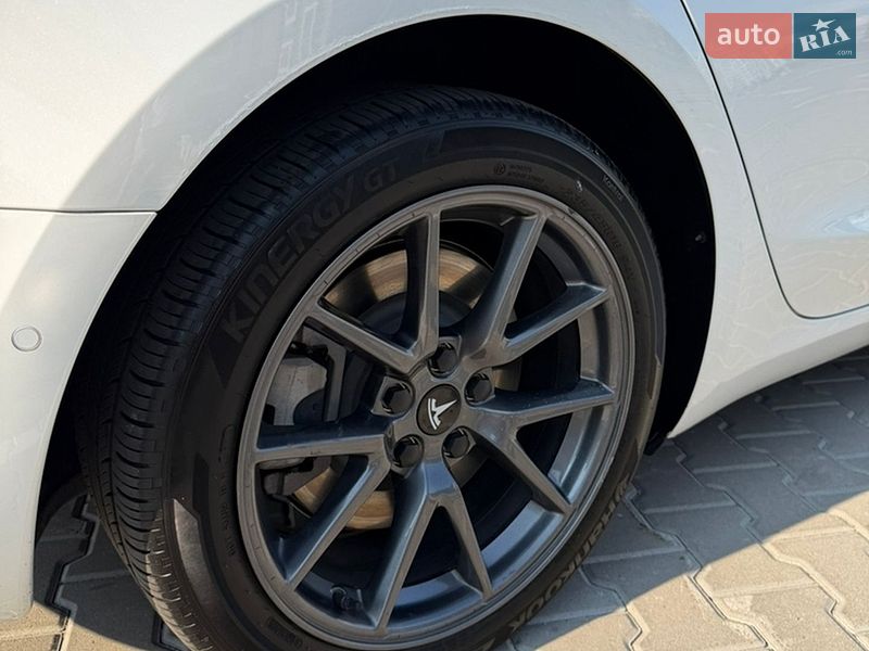 Седан Tesla Model 3 2022 в Києві