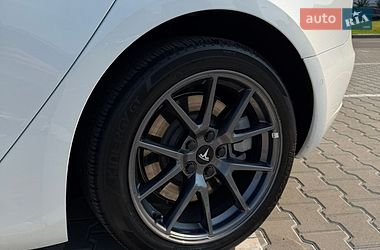 Седан Tesla Model 3 2022 в Києві