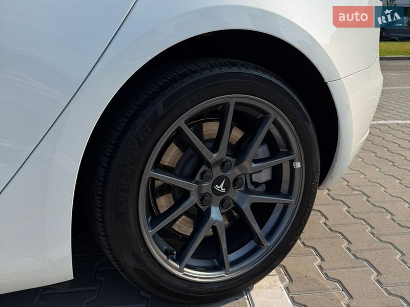 Седан Tesla Model 3 2022 в Києві