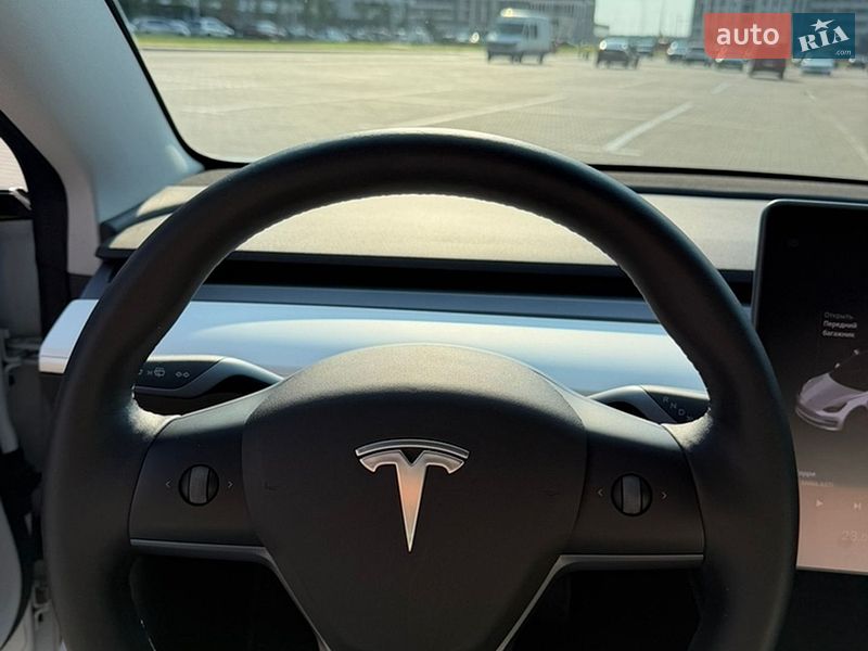 Седан Tesla Model 3 2022 в Києві