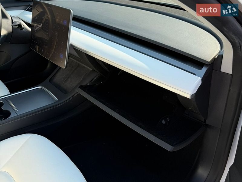 Седан Tesla Model 3 2022 в Києві