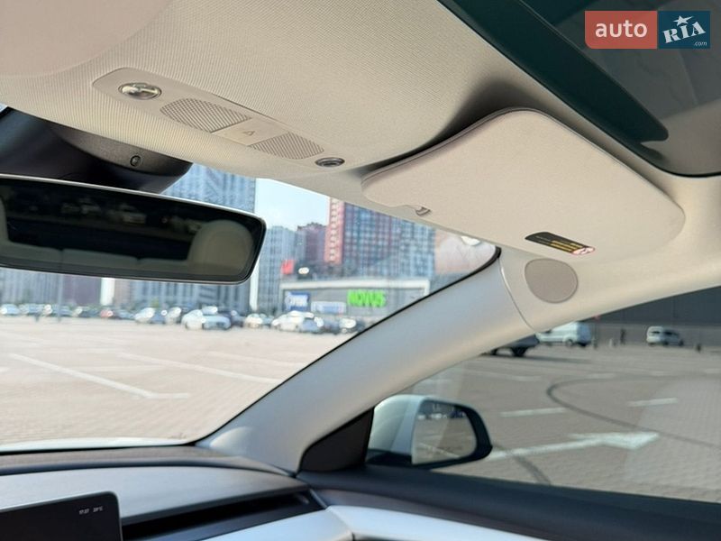 Седан Tesla Model 3 2022 в Києві