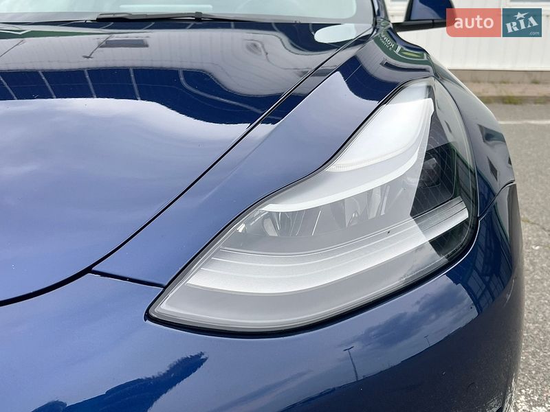 Седан Tesla Model 3 2022 в Києві