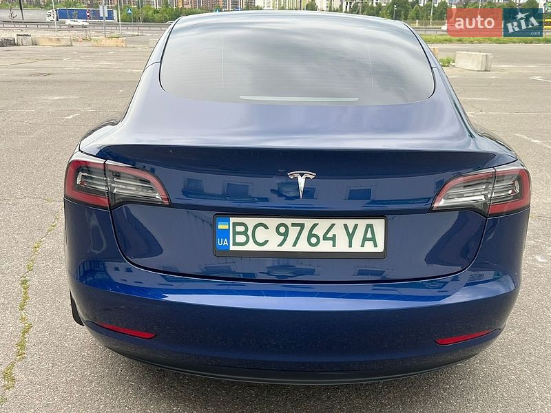 Седан Tesla Model 3 2022 в Києві