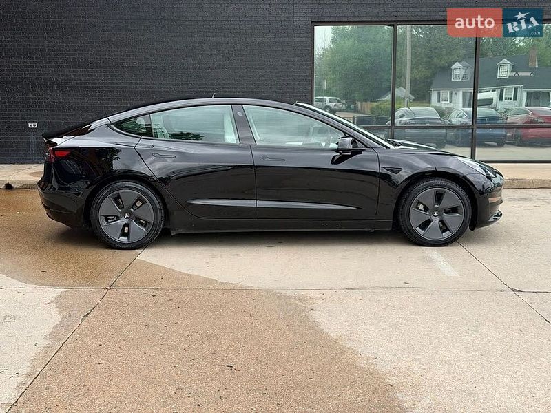 Седан Tesla Model 3 2022 в Львове