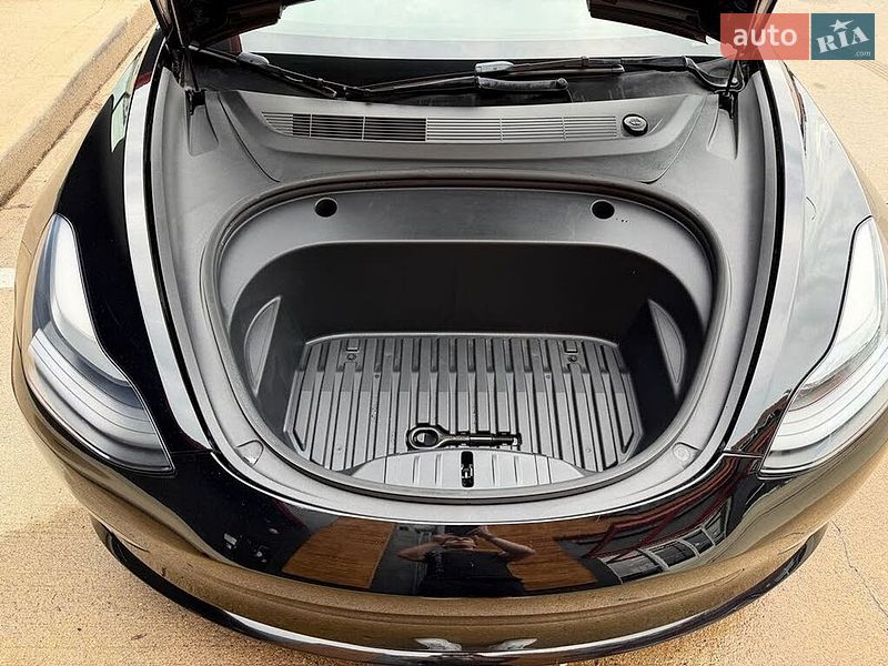 Седан Tesla Model 3 2022 в Львове
