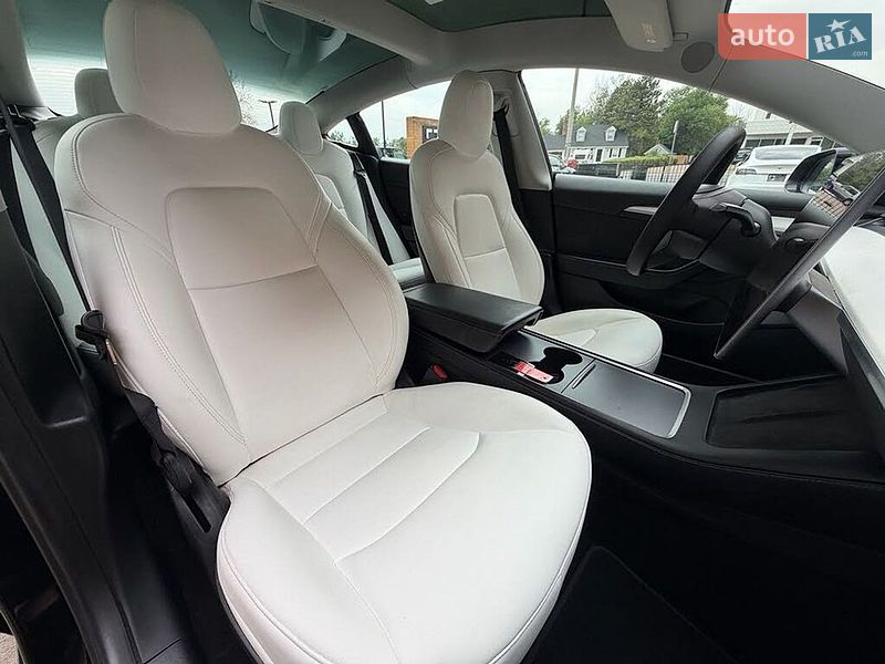 Седан Tesla Model 3 2022 в Львове