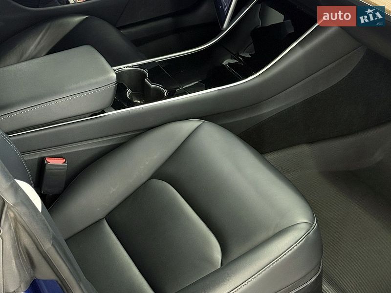Седан Tesla Model 3 2020 в Києві