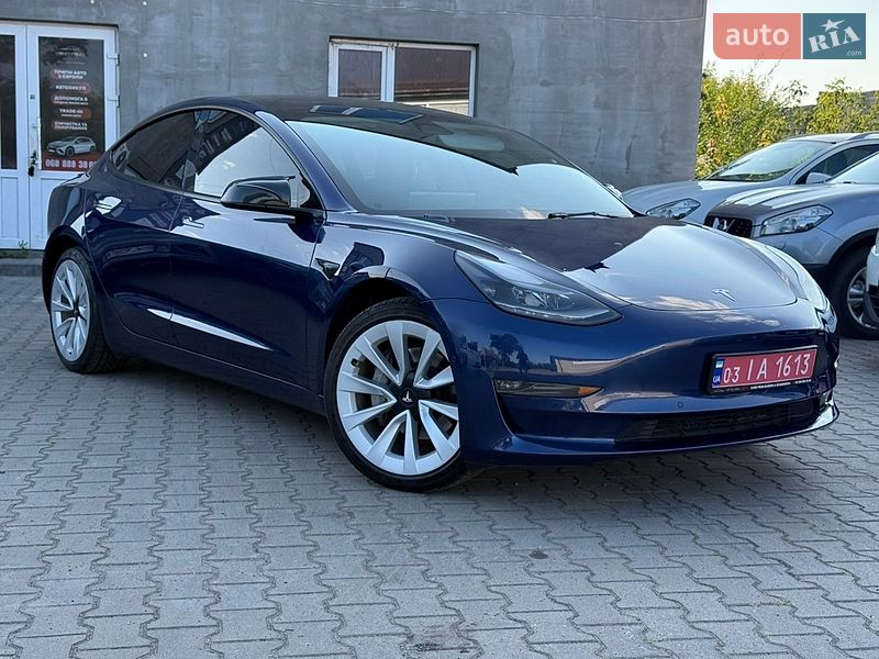 Седан Tesla Model 3 2022 в Дубровице