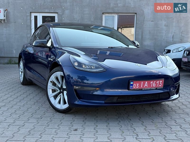 Седан Tesla Model 3 2022 в Дубровице
