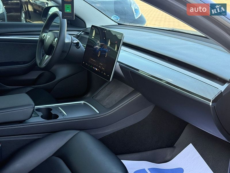 Седан Tesla Model 3 2022 в Дубровице