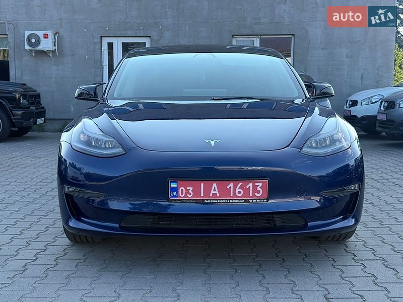 Седан Tesla Model 3 2022 в Дубровице