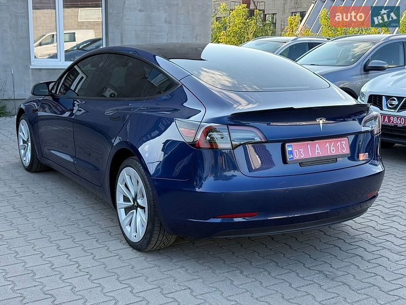 Седан Tesla Model 3 2022 в Дубровице