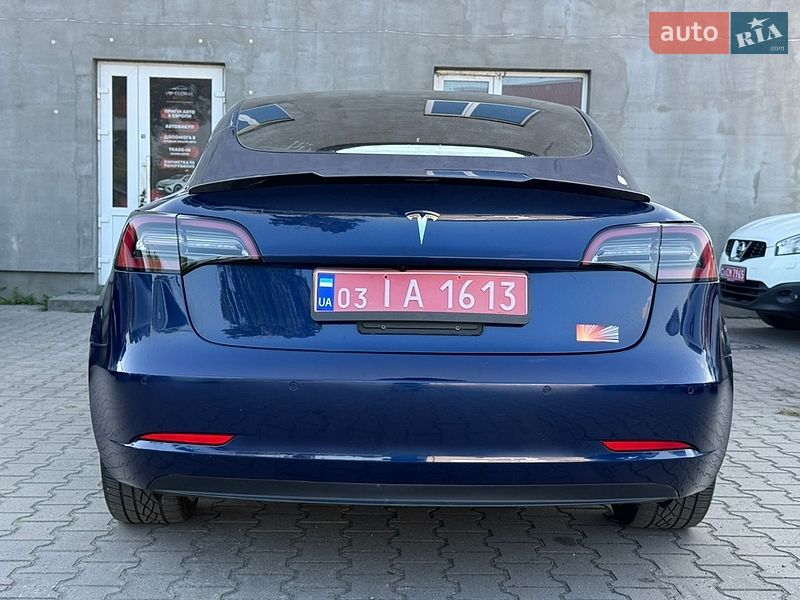 Седан Tesla Model 3 2022 в Дубровице
