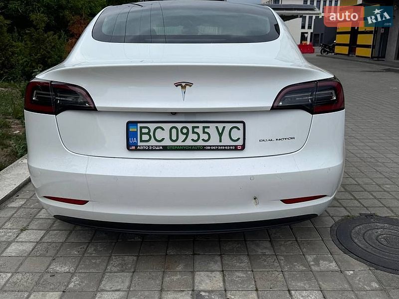 Седан Tesla Model 3 2019 в Львове