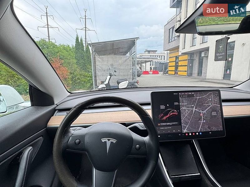 Седан Tesla Model 3 2019 в Львове