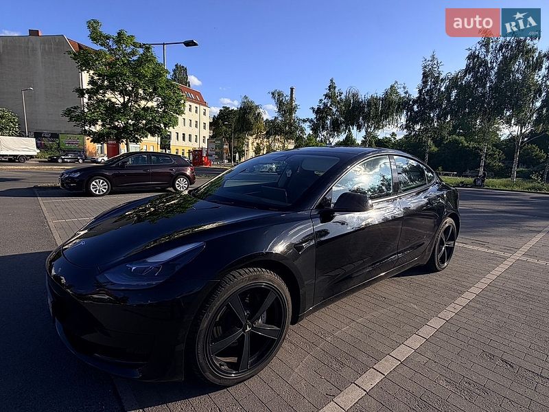 Седан Tesla Model 3 2023 в Киеве