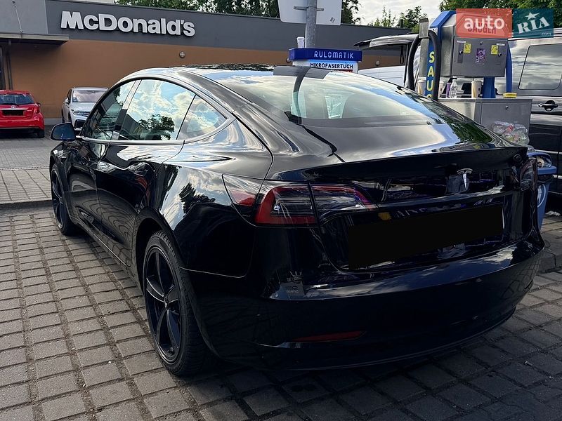 Седан Tesla Model 3 2023 в Киеве