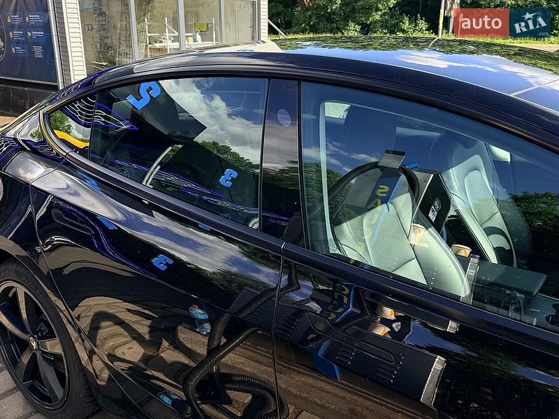 Седан Tesla Model 3 2023 в Киеве