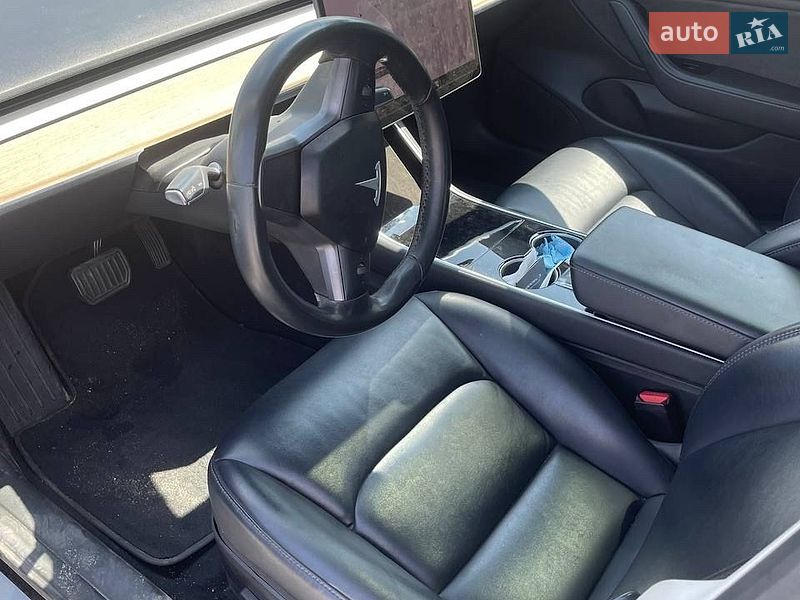 Седан Tesla Model 3 2018 в Ирпене