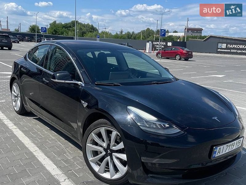 Седан Tesla Model 3 2018 в Ирпене