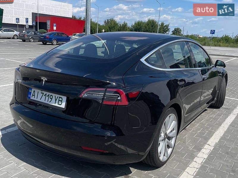 Седан Tesla Model 3 2018 в Ирпене
