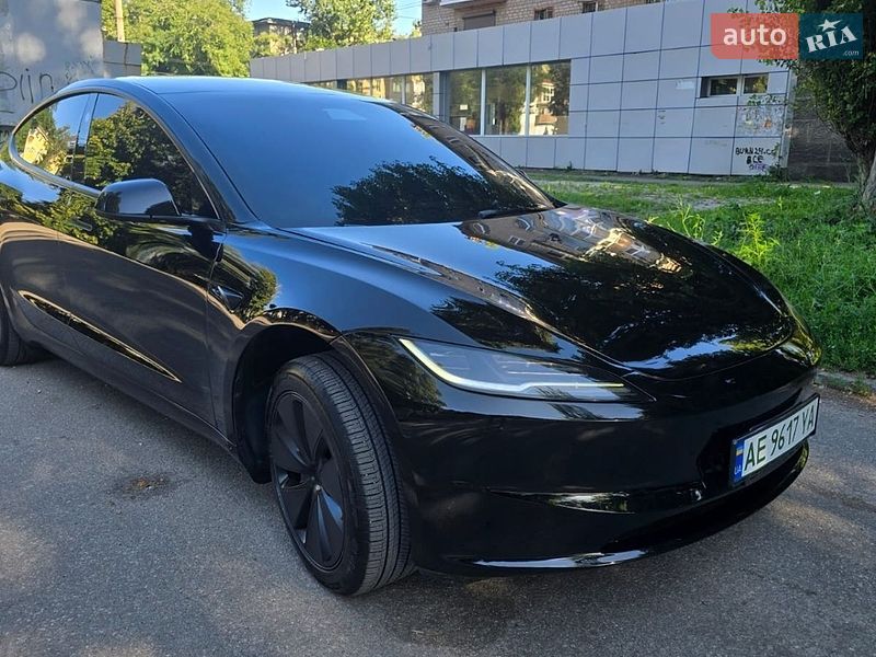 Седан Tesla Model 3 2024 в Днепре