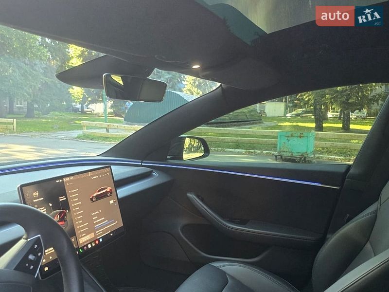 Седан Tesla Model 3 2024 в Днепре